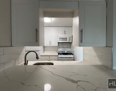 East 71st Street - Photo Thumbnail 3