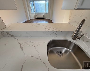 East 71st Street - Photo Thumbnail 1