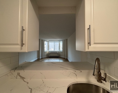East 71st Street - Photo Thumbnail 5