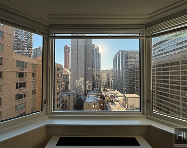 East 71st Street - Photo Thumbnail 5