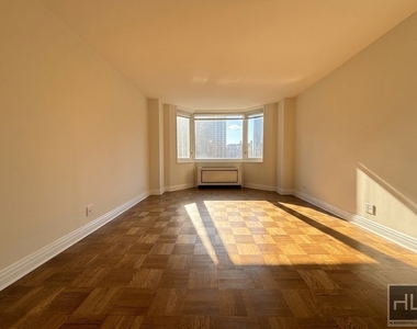 East 71st Street - Photo Thumbnail 2
