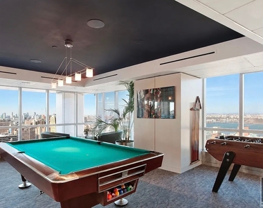 West 48th Street - Photo Thumbnail 9