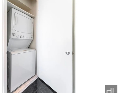 East 79th Street - Photo Thumbnail 6