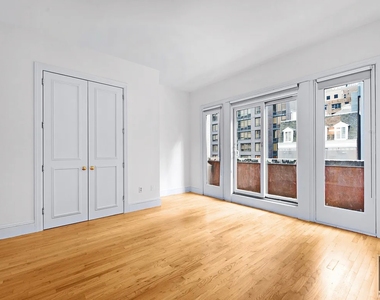East 57 Street - Photo Thumbnail 2