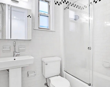East 57 Street - Photo Thumbnail 7