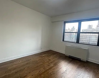 E 89 St - Photo Thumbnail 4