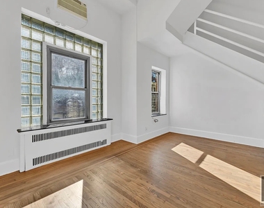 East 31 Street - Photo Thumbnail 1