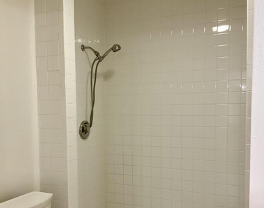 810 Park Place - Photo Thumbnail 18