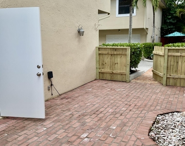 810 Park Place - Photo Thumbnail 29