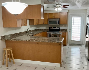 810 Park Place - Photo Thumbnail 7