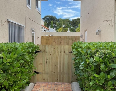 810 Park Place - Photo Thumbnail 28
