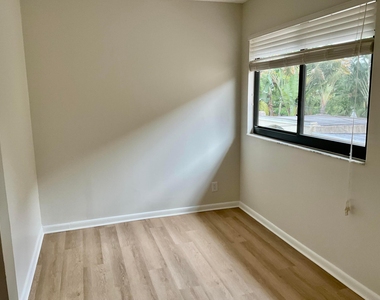 810 Park Place - Photo Thumbnail 15
