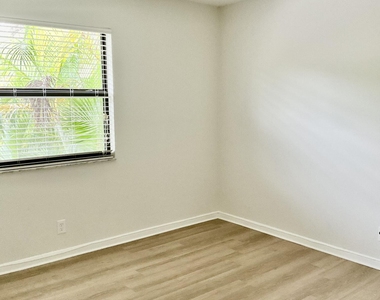 810 Park Place - Photo Thumbnail 24