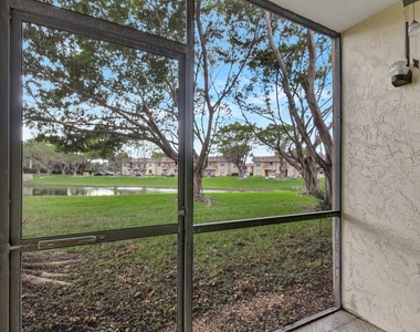 6660 Somerset Drive - Photo Thumbnail 12