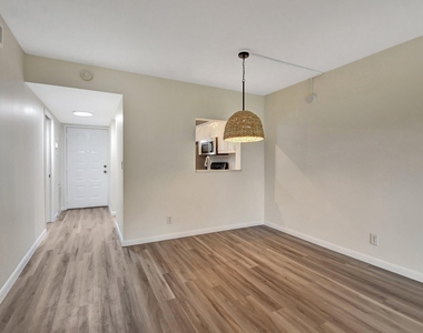 6660 Somerset Drive - Photo Thumbnail 6