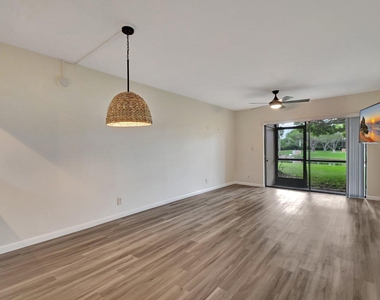 6660 Somerset Drive - Photo Thumbnail 7