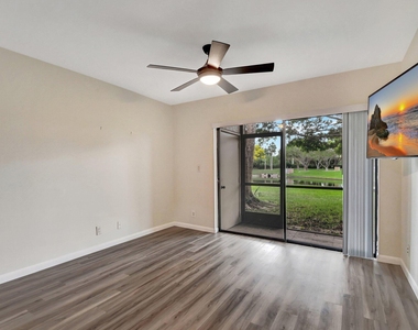 6660 Somerset Drive - Photo Thumbnail 9