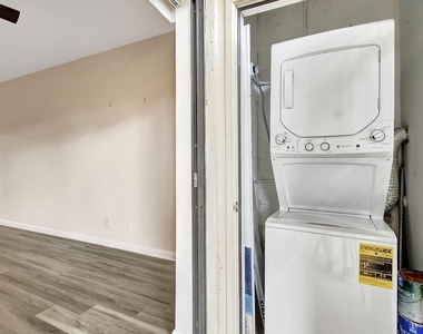 6660 Somerset Drive - Photo Thumbnail 11