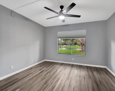 6660 Somerset Drive - Photo Thumbnail 15