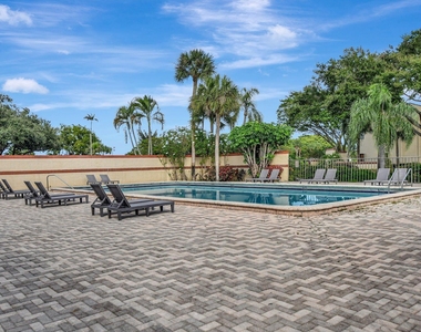 6660 Somerset Drive - Photo Thumbnail 26