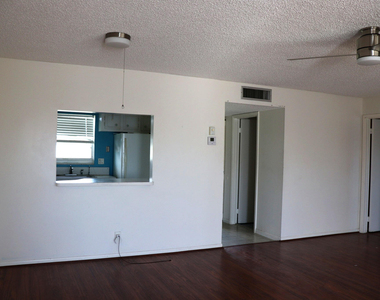 715 Lori Drive - Photo Thumbnail 3