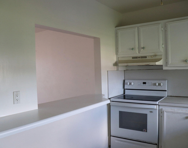 715 Lori Drive - Photo Thumbnail 2