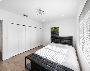 919 Granada Groves Court - Photo Thumbnail 10