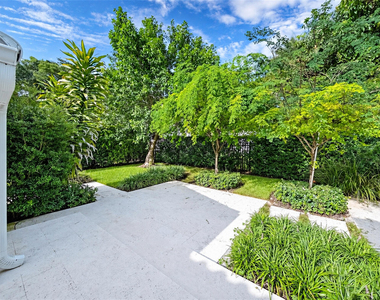 919 Granada Groves Court - Photo Thumbnail 15