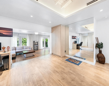 919 Granada Groves Court - Photo Thumbnail 6