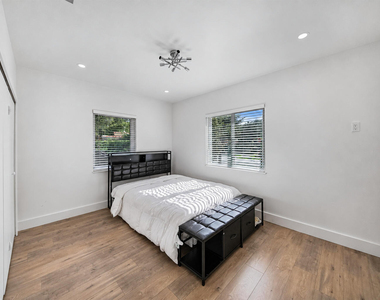 919 Granada Groves Court - Photo Thumbnail 9