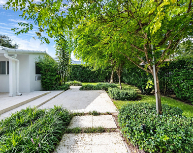 919 Granada Groves Court - Photo Thumbnail 16