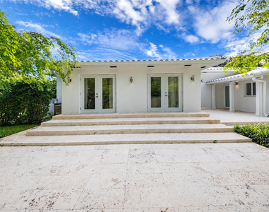 919 Granada Groves Court - Photo Thumbnail 14