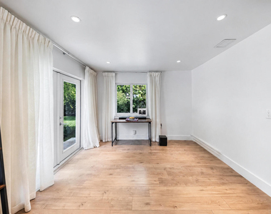 919 Granada Groves Court - Photo Thumbnail 8
