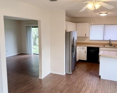 1402 Se Ashford Place - Photo Thumbnail 9