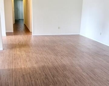 1402 Se Ashford Place - Photo Thumbnail 5