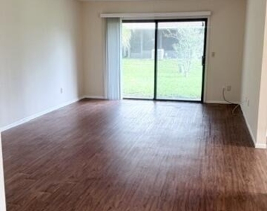1402 Se Ashford Place - Photo Thumbnail 3
