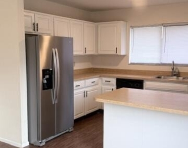 1402 Se Ashford Place - Photo Thumbnail 8