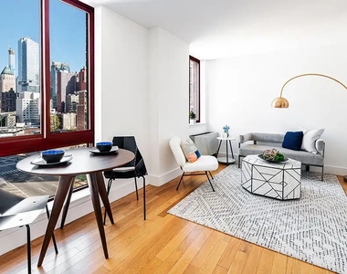 444 West 35th Street - Photo Thumbnail 4