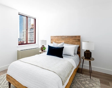 444 West 35th Street - Photo Thumbnail 6