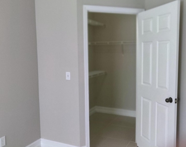 10330 S Fox Trail Road S - Photo Thumbnail 14