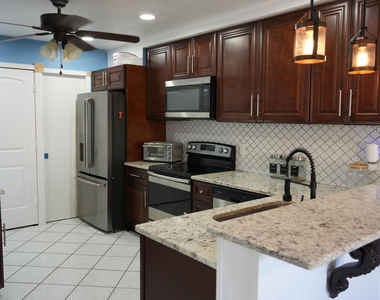 354 Maplecrest Circle - Photo Thumbnail 5