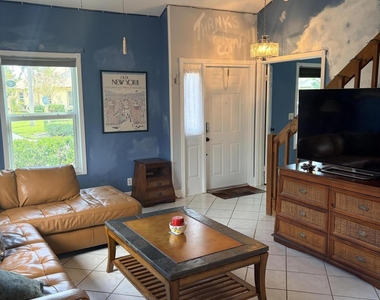 354 Maplecrest Circle - Photo Thumbnail 2