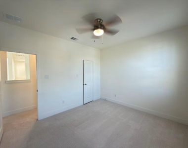 7043 Lathrop Lane - Photo Thumbnail 24