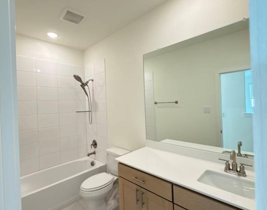 7043 Lathrop Lane - Photo Thumbnail 25