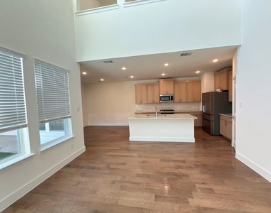 7043 Lathrop Lane - Photo Thumbnail 8