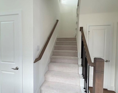 7043 Lathrop Lane - Photo Thumbnail 17