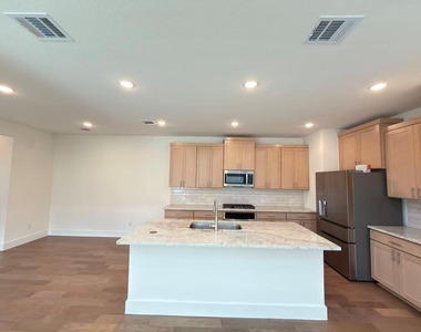 7043 Lathrop Lane - Photo Thumbnail 9