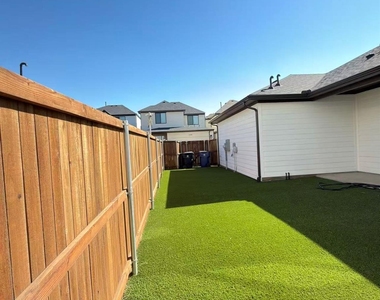 7043 Lathrop Lane - Photo Thumbnail 34