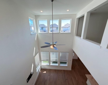 7043 Lathrop Lane - Photo Thumbnail 16