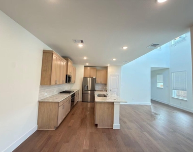7043 Lathrop Lane - Photo Thumbnail 10